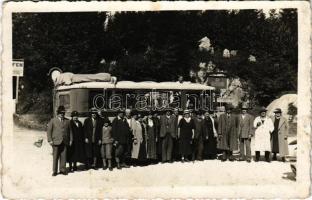 Die Turngau-Salzburg / hikers, group picture, autobus. photo (fl)