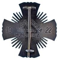 1922. "A Magyar Vöröskereszt Érdemkeresztje" ezüstözött, zománcozott, bronz jelvény, közep...