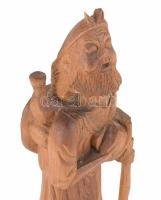 Távol-keleti faragott bölcs figura szobor. 31 cm