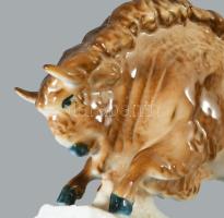 Zsolnay porcelán bölény, kézzel festett, jelzett, hibátlan sz: 23 cm, m: 16 cm