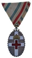1922. "A Magyar Vöröskereszt Ezüstérme" ezöstözött, zománcozott, bronz jelvény mellszalago...
