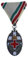 1922. "A Magyar Vöröskereszt Ezüstérme hadidíszítménnyel" ezöstözött, zománcozott, bronz j...