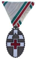1922. "A Magyar Vöröskereszt Bronzérme" zománcozott, bronz jelvény mellszalagon, hátoldalá...