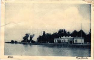 Siófok, hajóállomás (gyűrődések / creases)