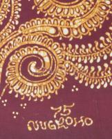 Olvashatatlan jelzéssel, feltehetően ázsiai alkotó: Jelenet, 1975. Vegyes technika, selyem. Üvegezet...