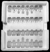 Üveg sakk készlet, dobozában 20x20 cm