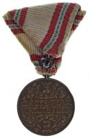 Berán Nándor (1889-1965) 1935. "Magyar Vöröskereszt Ifjúsági Osztálya" aranyozott bronz ki...