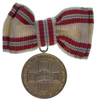 Berán Nándor (1889-1965) 1935. "Magyar Vöröskereszt Ifjúsági Osztálya" aranyozott bronz ki...