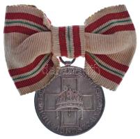 Berán Nándor (1889-1965) 1935. "Magyar Vöröskereszt Ifjúsági Osztálya" ezüstözött bronz ki...