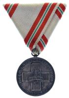 Berán Nándor (1889-1965) 1935. "Magyar Vöröskereszt Ifjúsági Osztálya" ezüstözött bronz ki...