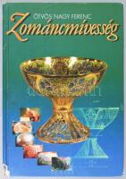 Ötvös Nagy Ferenc: Zománcmívesség. Bp., 1997 Scolar Kiadó, 180 + (4) p. Gazdag képanyaggal illusztrált. Kiadói kartonált papírkötésben, sérült gerinccel, kopott borítóval, aláhúzásokkal, bejelölésekkel és bejegyzéssel.