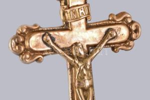 Arany (Au) kereszt medál, kissé sérült karikával, jelzés nélkül, 14k, 1,07g