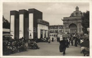 Budapest Nemzetközi Vásár a Magyar Kir. Dohánygyár és a Ganz standjával photo
