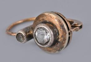 Arany (Au) buton fülbevaló, kővel, jelzett, 14k, bruttó 1,44g