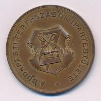 1909. "A Budapesti Férfi-szabók Ipartestülete / A munka, szorgalom, haladás elismeréséül" ...