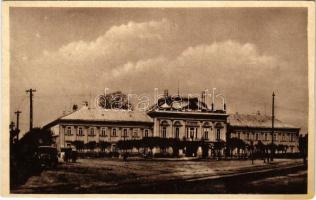 1938 Ipolyság, Sahy; Megyeház, automobil / Zupny dom. J. Pátricka / county hall, automobile (EM)