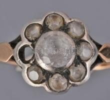 Arany (Au) gyűrű, 1872-1937 közötti fémjel, 14 karátos arany, ezüst foglalatban középen cca 0,3ct sé...