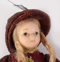 Mini porcelán baba 10 cm