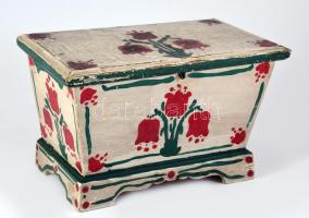 Festett fa kelengyés ládika. 33x20x20 cm Kopásokkal XX. sz. eleje.