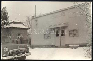 cca 1960-1970 Felsőgöd, Filmszínház, fotó, 9×14 cm