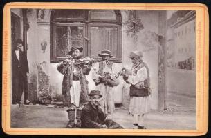 cca 1890 Herkulesfürdői dudások, feliratozott keményhátú fotó, 11×17 cm / Băile Herculane