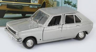 Polistil Peugeot 104 fém makett autó, eredeti dobozában, h: 16 cm