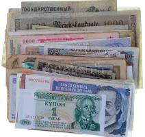 Vegyes 110db-os magyar és külföldi bankjegytétel, közte: 11db magyar, Spanyolország, Nepál, Németország, Brazília, Olaszország, Egyiptom, Vietnám, Slovákia, Peru, Csehszlovákia, India, Zambia, Törökország, Indonézia, Jugoszlávia, Venezuela, Horvátország, fantázia bankjegyek T:vegyes Mixed, 110pcs Hungarian and foreign banknote lot, within: 11pcs Hungarian, Spain, Nepal, Germany, Brazil, Italy, Egypt, Vietnam, Slovakia, Peru, Czechoslovakia, India, Zambia, Turkey, Indonesia, Yugoslavia, Venezuela, Croatia, fantasy banknotes C:mixed