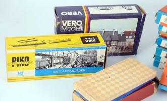 12 darab modell vasút doboz, Piko, Bausatz, klf méretben