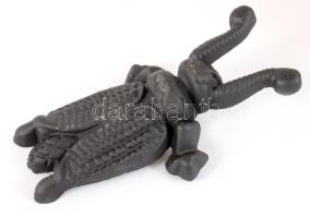 Öntöttvas rovarfigura csizmalehúzó, h: 24 cm