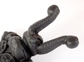 Öntöttvas rovarfigura csizmalehúzó, h: 24 cm