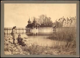 cca 1910 Keszthely, lányok a parton, keményhátú fotó, 13×18 cm