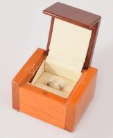 Fehérarany (Au) fülbevalópár 2 x cca 0,38ct brillel (M1, VVS1, H-I). jelzett. br 0,87g. Díszdobozban.