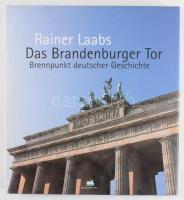 Rainer Laabs: Das Brandenburger Tor. Brennpunkt deutscher Gescichte. 2001, Quadriga. Német nyelven. Gazdag képanyaggal illusztrált. Kiadói kartonált papírkötés, kiadói papír védőborítóban.