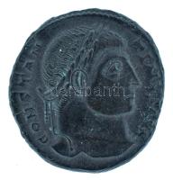 Római Birodalom 328-329 / I. Constantinus / Siscia / Follis bronz (3,37g) T:XF folt
Roman Empire 32...