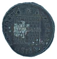 Római Birodalom 328-329 / I. Constantinus / Siscia / Follis bronz (3,37g) T:XF folt
Roman Empire 32...