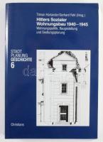 Tilman Harlander - Gerhard Fehl (Hrsg.): Hitlers Sozialer Wohnungsbau 1940-1945. Wohnungspolitik, Baugestaltung und Siedlungsplanung. Aufsätze und Rechtsgrundlagen zur Wohnungspolitik, Baugestaltung und Siedlungsplanung aus der Zeitschrift "Der Soziale Wohnungsbau in Deutschland". Stadt - Planung Geschichte Band 6 der Reihe. Hamburg, 1986, Hans Christian Verlag. Német nyelven. Fekete-fehér képanyaggal illusztrált. Kiadói papírkötés.