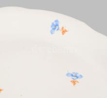 Zsolnay virágmintás kínáló, jelzett, kis kopással, d: 29 cm