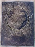 1900 k. "1898 Kispest Szt. Lőrinczi Kerékpár Kör" fém lemezplakett, márvány talpon, dísztokban (57x42mm) T:XF