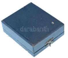 1900 k. "1898 Kispest Szt. Lőrinczi Kerékpár Kör" fém lemezplakett, márvány talpon, díszto...