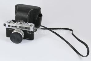 Yashica Electro 35 fényképezőgép Color-Yashion objektívvel, tokjában.