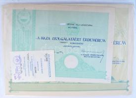 1965. "Szolgálati Érdemérem - A Haza Fegyveres Szolgálatában" 15, 20 és 25 év után műgyantás bronz kitüntetések mellszalagon, szalagsávval, eredeti tokban (3xklf) + 3db adományozói okirat és viselői igazolvány (15, 20, 25 évek után) + 1964. "A Haza Szolgálatáért Érdemérem arany fokozat"(2xklf) aranyozott bronz kitüntetés mellszalagon, szalagsávval, eredeti dísztokban, adományozói okirattal T:AU-XF