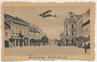 Sepsiszentgyörgy, Sfantu Gheorghe; Kossuth Lajos utca felett egy repülőgép, kávéház. Vayna testvérek kiadása / aircraft above the street, café (EK)