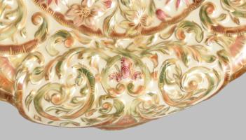 Zsolnay aranykontúrozott virágmintás névjegykártyatartó tál, jelzett, hibátlan, 30x24 cm