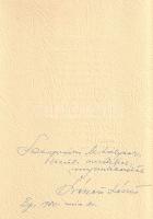 Kékesi László 12 linómetszete. (Számozott, dedikált.) [Budapest], (1979). Pénzjegynyomda. 12 t. (linómetszet) + illusztrált mappa. Egyetlen kiadás. Dedikált: "Szegvári Mihálynak, baráti szeretettel - megemlékezésül: Kékesi László. Bp., 1980. márc. 20." Kolofon: "Ez a mű 200 számozott példányban, az eredeti dúcok felhasználásával a Pénzjegynyomdában készült. [Ez a] 91. [számú] példány". Kékesi László (1919-1993) grafikusművész, bélyegművész, a Pénzjegynyomda alkalmazott grafikusa. Hatvanadik születésnapja alkalmából kiadott kiadványa a nemzetközi szinten is ismert művész Ex libris-munkásságából válogat. Jó állapotú nyomatok, illusztrált, hajtogatott mappában.