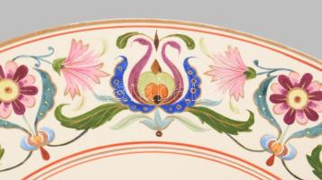 1888 Iparrajziskola dísztányér, rajta a Novák Család nemesi címerével, jelzett, aranyozáson kopással...