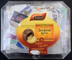 Több ezer külföldi bélyeg, javarészt izraeli és spanyol résszel műanyag dobozban