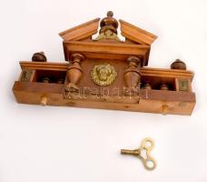 cca 20. sz. közepe, Historizáló falióra, réz veretekkel, felesütős, súlyok nélkül, 100x38 cm /// KIZ...