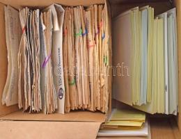 Magyar bélyeg újdonságok köri újdonság szolgálatból az 1980-as évektől kb. 1993-ig borítékokban, hozzá OTP emléklapok, legalább 140 db több évből, dobozban