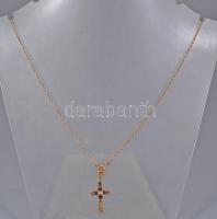 Arany (Au) anker nyaklánc, kereszt medállal, benne cca 0,1ct rózsa csiszolású gyémánt, jelzett, 1872-1937 közötti fémjel, 14 karátos arany, nyakláncon javítás, bruttó 3,8g
