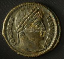 Római Birodalom 324-325 / I. Constantinus / Cyzicus / Follis bronz (3,14g) T:XF Roman Empire 324-325 / Constantine I / Cyzicus / Follis bronze "CONSTAN-TINVS AVG / PROVIDEN-TIAE AVGG - SMK epsilon dot" campgate, seven layers, two beacons, star above, no doors (3,14g) C:XF RIC VII 24